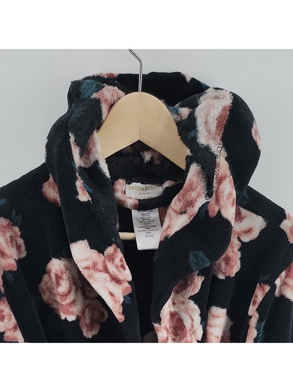 Emily & Merritt for Pottery Barn Teen Cozy Floral Hooded Robe - Picture 4 of 8
